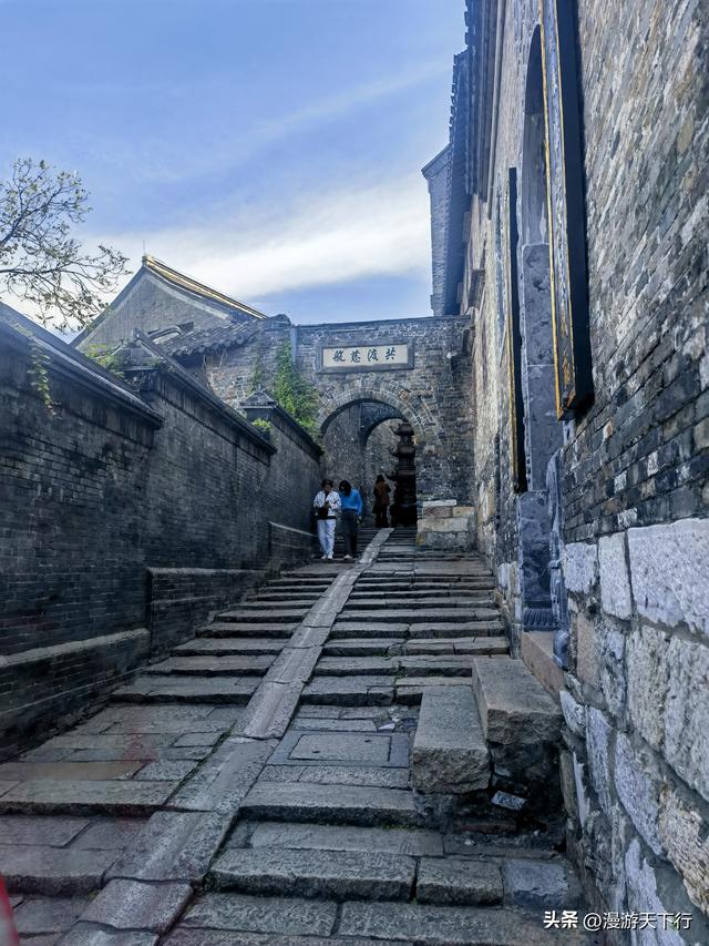 镇江西津渡的看点不在仿建古街，而是云台山上