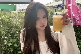 沦陷了！拍照爱嘟嘴！身材真顶级！完全顶不住！图片