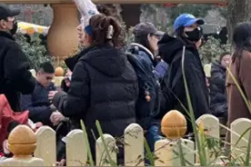 高圆圆夫妻俩带女儿游玩，赵又廷情绪失控，当场发飙图片