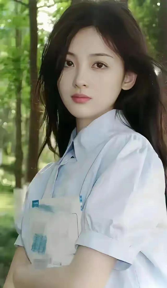重庆师范大学校花沈歆一美貌惊艳全网，网友惊叹:蟾宫玉兔落凡尘