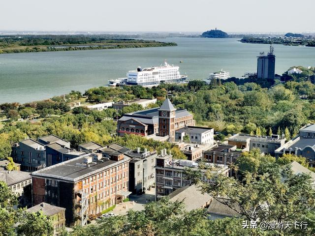 镇江西津渡的看点不在仿建古街，而是云台山上