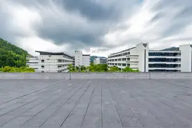 陕师大46岁教授性骚扰女同学被曝光，高清聊天照流出！评论区炸了图片