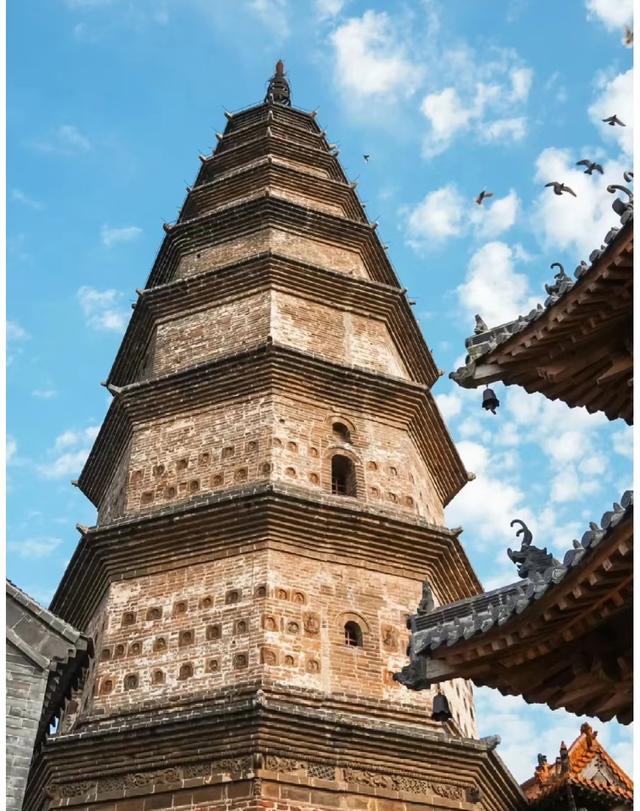 我是上海人，旅游景点香山寺寻九老会碑，知白居易曾在此写诗