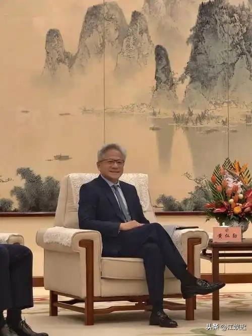 美国芯片“后门”藏得有多深？英伟达伸头是一刀，缩头也是一刀