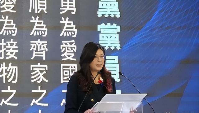 郑丽文不装了？国台办回应武统后，郑丽文宣称：绝不放弃武力保台