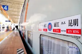 下铺竟然是双人床！这趟双层卧铺列车每日开行！图片