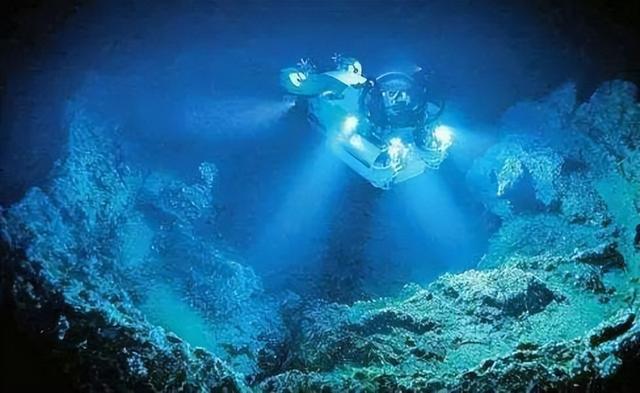 高市彻底怒了	，再对中国下死手，解放军火速下场，中国绝不能垮