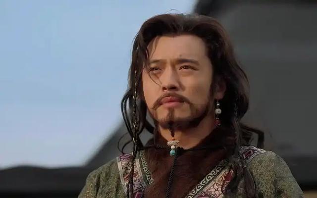 她陪他睡了30年,生下2个儿子,最后却亲手将他毒杀在自己寝宫里