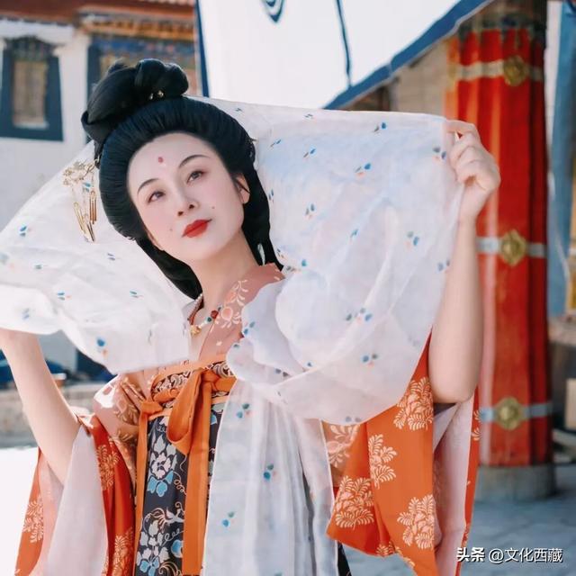 礼赞60年·我的西藏幸福映像 |穿上汉服走进哲蚌寺
