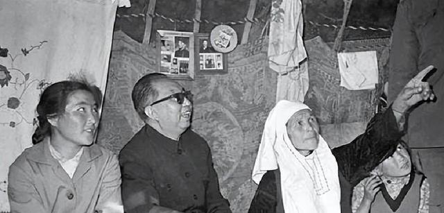 开国少将黎原，评价华国锋：他只是表面文弱，其实是个实干家