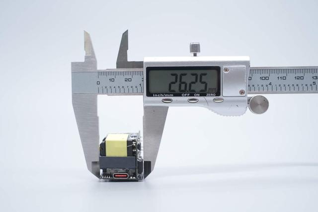 小米新款45W氮化镓小布丁充电器拆解，这些不同点需要注意