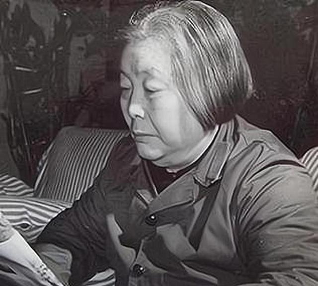 她是开国元帅的夫人，一生却培养出四名将军，自己也官至上校！