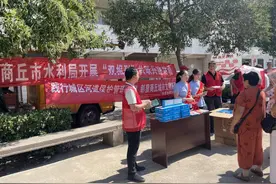 商丘市水利局开展党员到社区“双报到”反诈宣传活动图片
