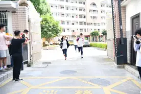 有一种激动叫“高考结束”！快看三明考场外的一幕幕……图片