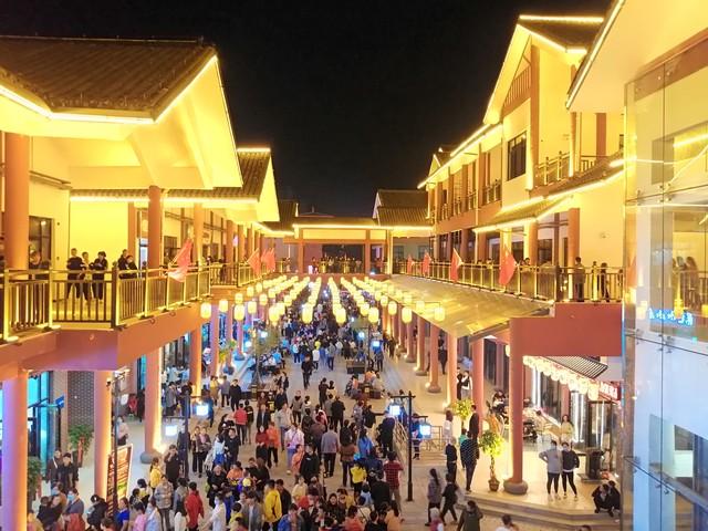 清明2.96亿人次出门：不再挤名山大川，县城反向游成了香饽饽