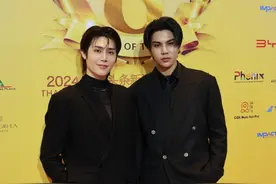 泰国演员Fort Thitipong和Peat Wasuthomn 帅气亮相图片