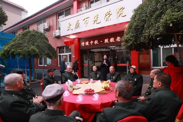 金秋敬老情 英雄山水行