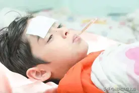 双胞胎弟弟感冒的第三天，哥哥终于感冒了， 真是防不胜防啊！图片