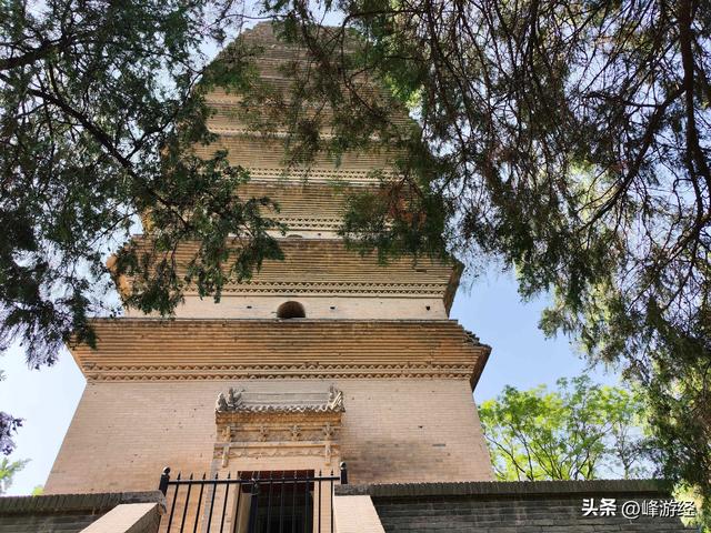 屹立千年的小雁塔，因和大雁塔外形相似体量略小而得名