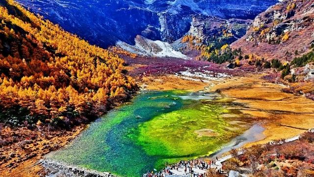 直接封神！你永远可以相信稻城亚丁的秋天