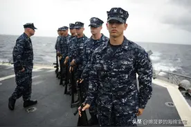 美国海军军服，军官和士兵区分最严格的军服图片