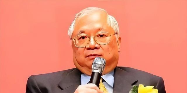 香港富豪：向美国捐一亿，又给大陆捐500亿，竟被李嘉诚“威胁”