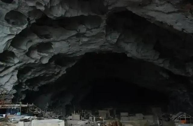 27岁男子秦岭徒步失联，母亲出面不让救，搜救员找到人后愣在原地