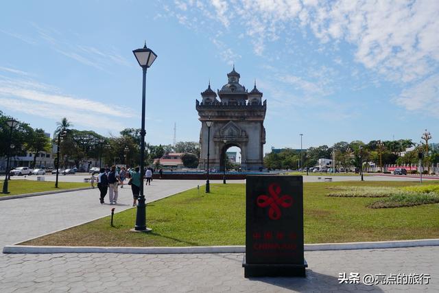 搭乘高铁去老挝，老挝旅行日记：万象攻略（凯旋门、西萨格寺）