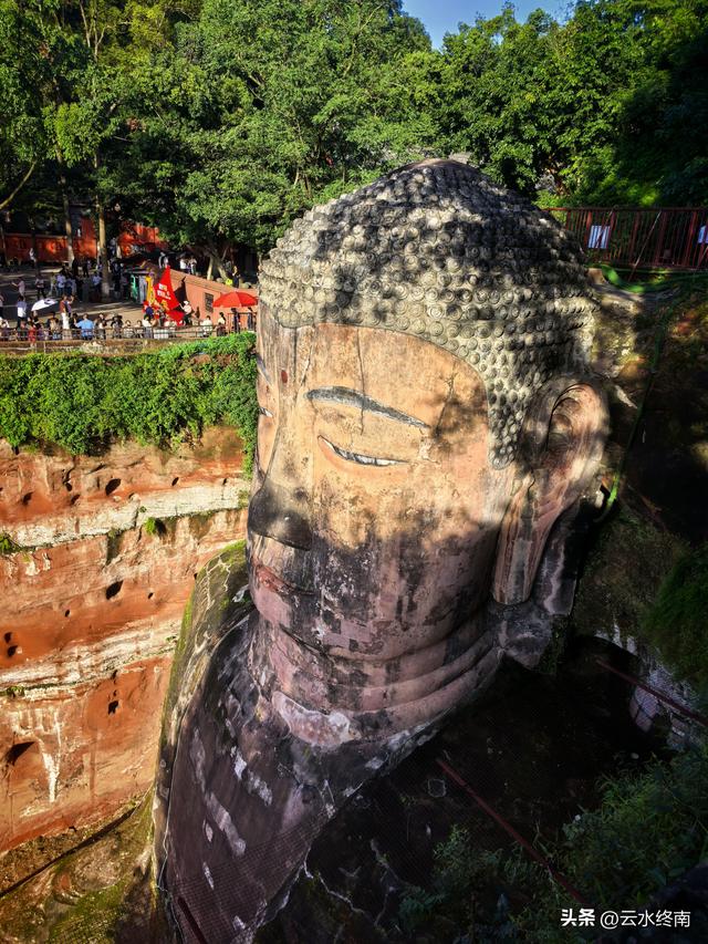 乐山大佛是哪尊佛？为什么是唐代的佛身，民国的佛头？能镇水吗？