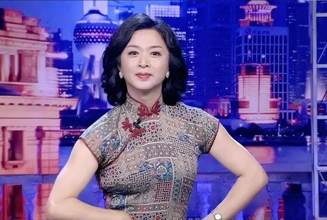 57岁金星定居法国，身材发福满脸褶子连胸都小了，越来越像男人
