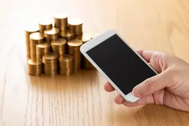 男子查话费发现被私改套餐数年，投诉后获移动退补600元话费图片