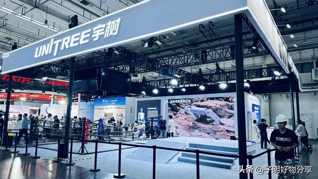机器人累冒烟！世界机器人大会高频表演，每20分钟被迫跳舞一次！