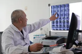 建筑工、搬运工、体力劳动者等注意：脚疼的准确原因找到了图片