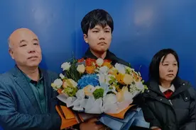 从装修工到富豪之子，“爽文男主”的双面人生图片