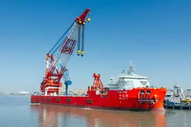 中国特种船，120米长臂送坦克上岸，登陆作战出现新模式图片