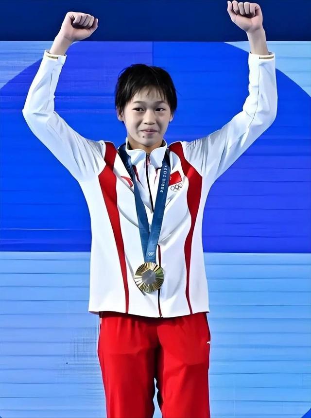 全红婵首跳夺冠，网友：18岁全妹大变样！