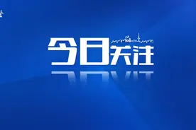 小男孩独自在-7℃的街头，他的这个动作暖了……图片