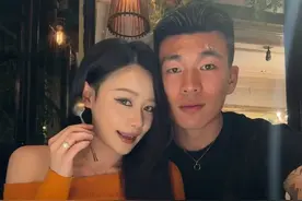 范志毅女儿范斯晶晒超大钻戒，未婚夫再送40万名表，疑似好事将近图片