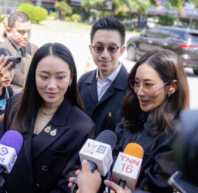 他信的女儿佩通坦和萍通坦挑大梁，各自都择良婿，一个女婿半个儿