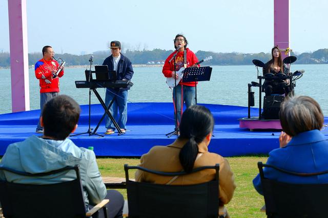 春韵渤公岛，歌声绕蠡湖