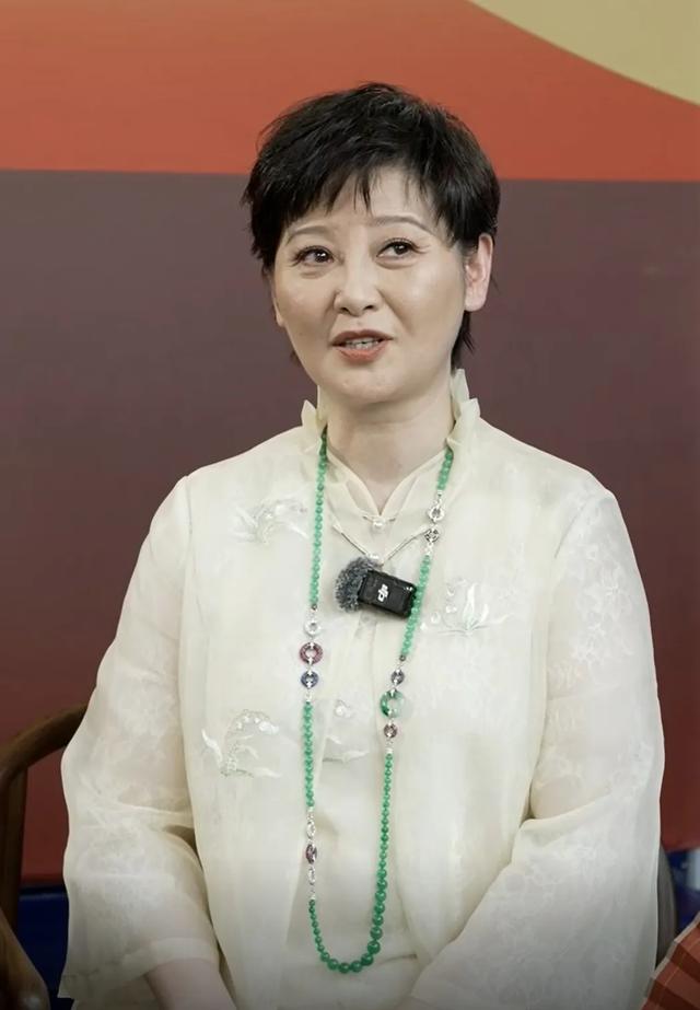 北京这一夜，宋佳气质好，刘雅瑟造型看不懂，徐帆带养女亮相