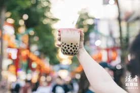 “同事总给我点奶茶，但我不想喝怎么办？”图片