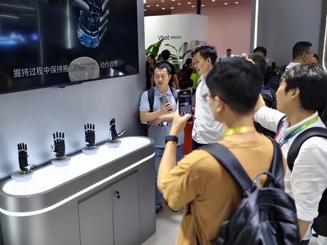 关注！全球机器人齐聚北京，广电超高清视听添动能