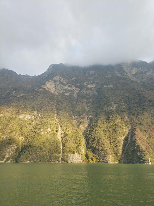 鄂渝行第四天（上）：小红船换小白船，从巫山到巴东