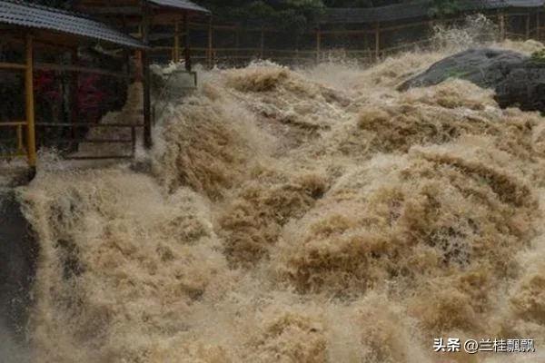 雨季野外生存，敬畏大自然，不可以存侥幸心理。