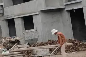 工地雇农民工不能用年纪大的，他们宁愿花力气搬，也不愿用塔吊吊图片