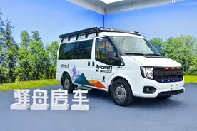 家里唯一用车就选这个，10多万的露营车，有厨房和床一车多用图片