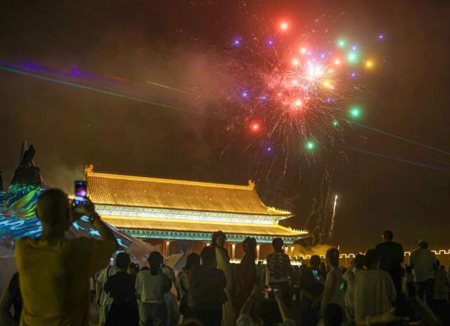荣成夜游“新地标”狂欢启幕！全新4.0玩法燃爆今夏！