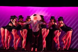 Lisa疯马秀：在性自由与性剥削之间，她们创造了什么？图片