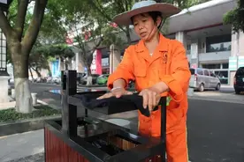 环卫工：凌晨5点上班，每天工作14小时，次月到手收入以为看错了图片